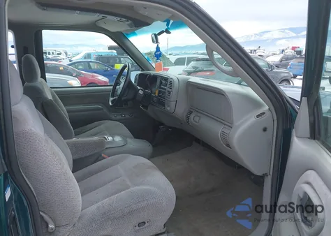 1998 Chevrolet K1500 Fleetside z USA, uszkodzony, nr VIN 1GCEK19R4WR149359